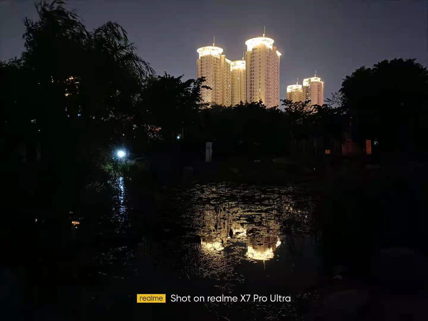 双曲面2k屏realmex7pro至尊版圆梦轻薄高颜值游戏同样畅快