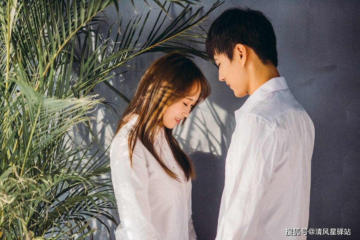 在恋爱中非常黏人的三个星座,时刻与爱人在一起,片刻不想分离