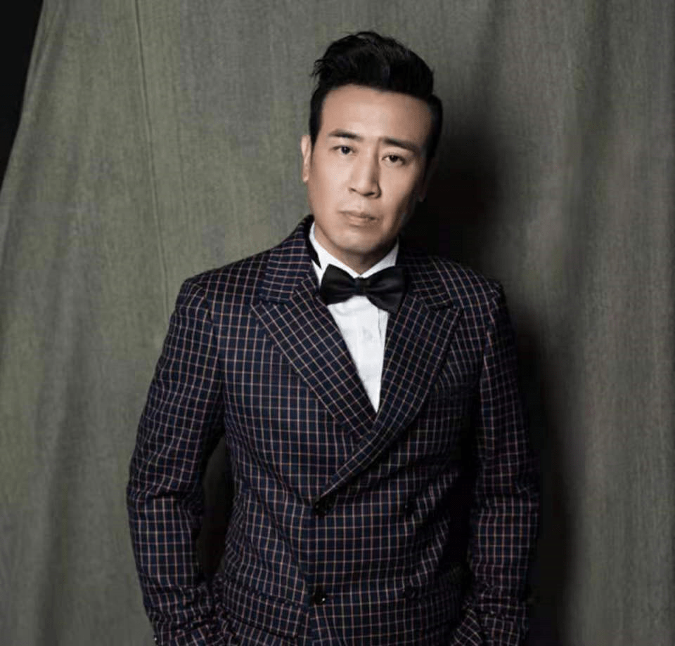 于和伟妻子省吃俭用供他读书丈夫成名支持他为8个哥姐买房