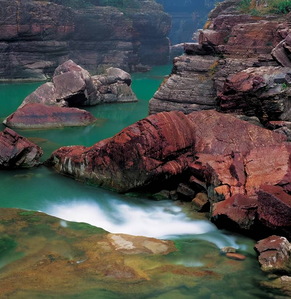 河南省的一座山峰,地质奇特,藏有亚洲最高的瀑布_黄龙潭