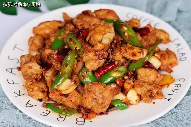 原创
肥肠的家常菜做法,外酥里糯,下酒又下饭,一周吃5次都不嫌腻
爆炒肥肠