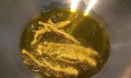 花椒|金针菇这么做！金黄酥脆又好看，不塞牙全家都可以吃！
