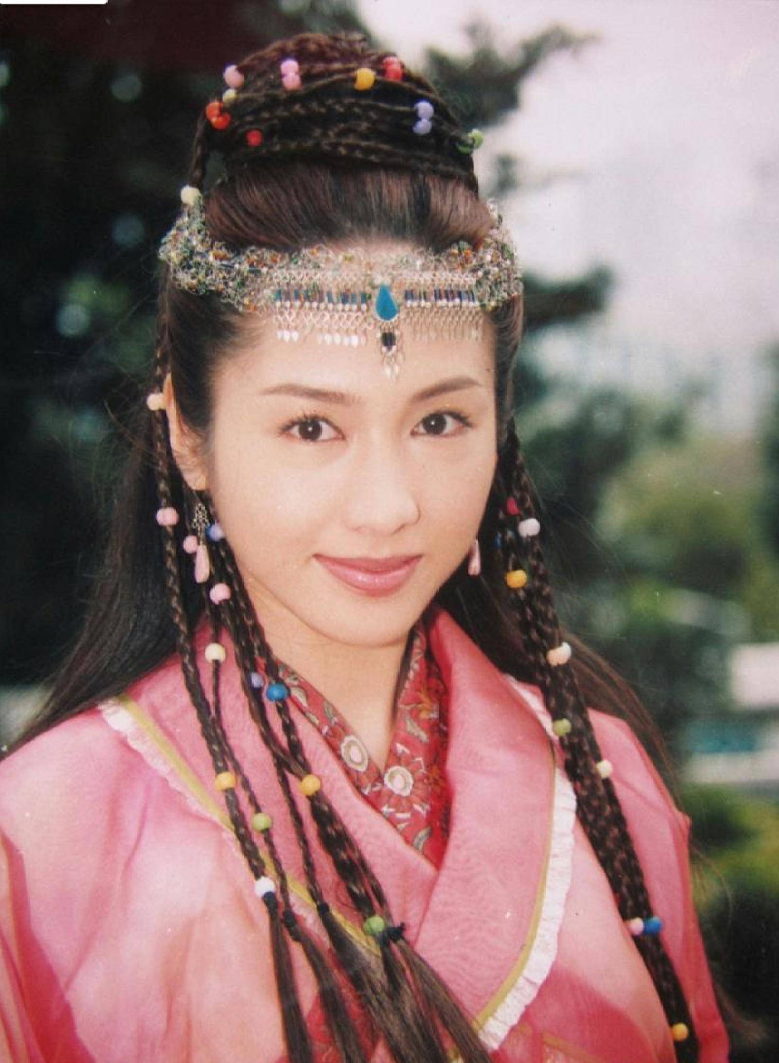 50岁李嘉欣和51岁黎姿同框,没有打针的脸就是抗衰啊
