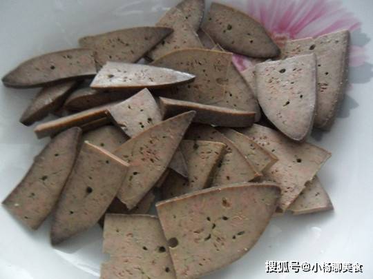 青椒炒猪肝的功效 efd70b2f5e774fd7a4b2ba71c36459e6.jpeg
