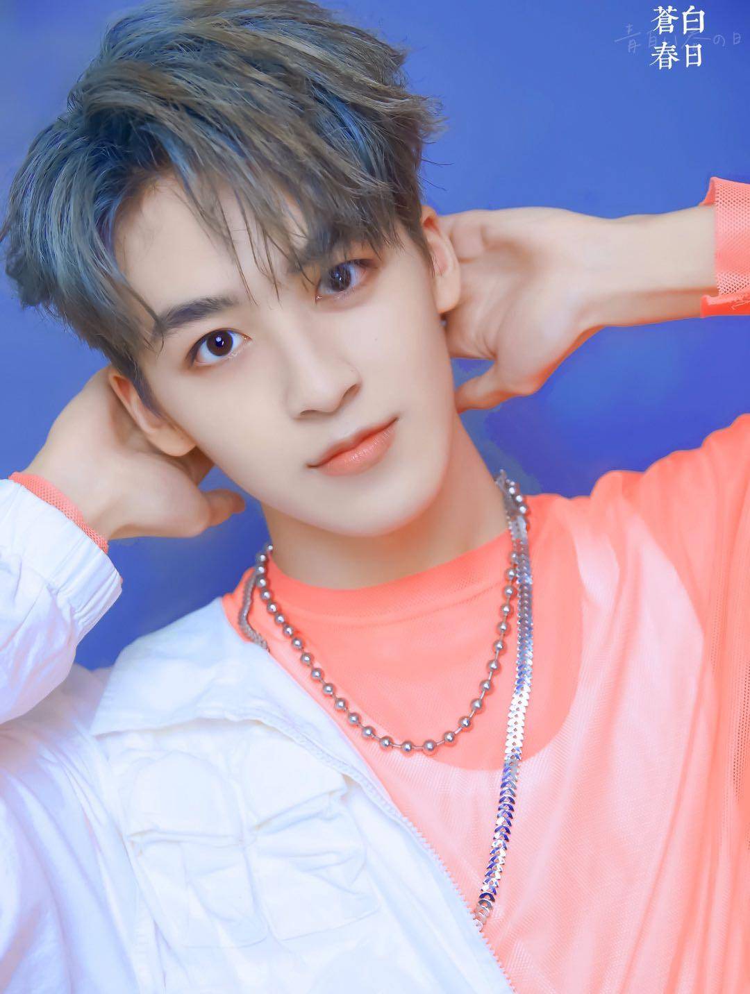 r1se何洛洛"电饼铛爱豆",德艺双馨厨艺满分,未来solo星途坦荡