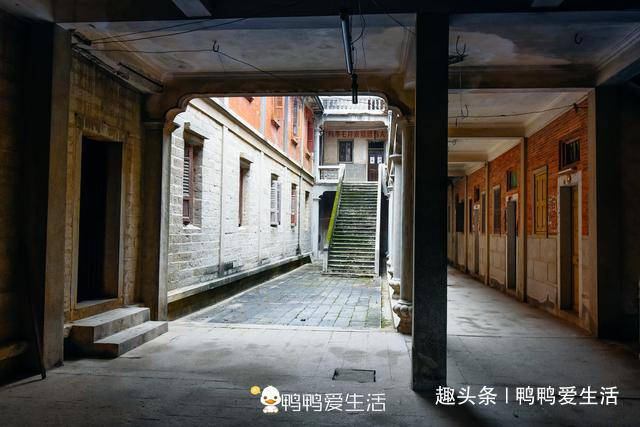 梦境之屋，解密我家楼房下雨漏雨，楼顶沉陷的深层含义