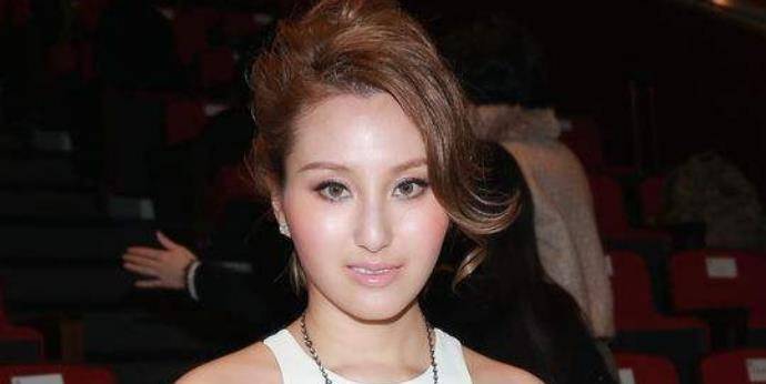 原创何超云:赌王何鸿燊最疼爱的千金,长相酷似利智,如今怎么样了