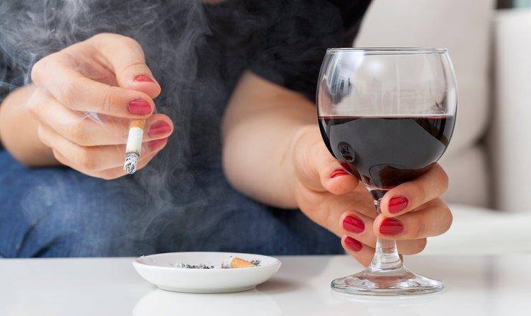 喝多酒的危害和抽烟的危害 1cccfac9b8cd4d21b9107198e9bfa6c1.jpeg