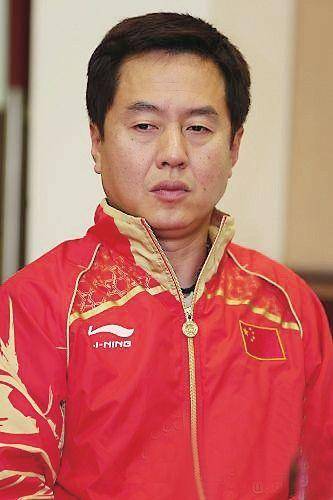后来施之皓还娶了自己的爱徒李楠,李楠比他小了20多岁.