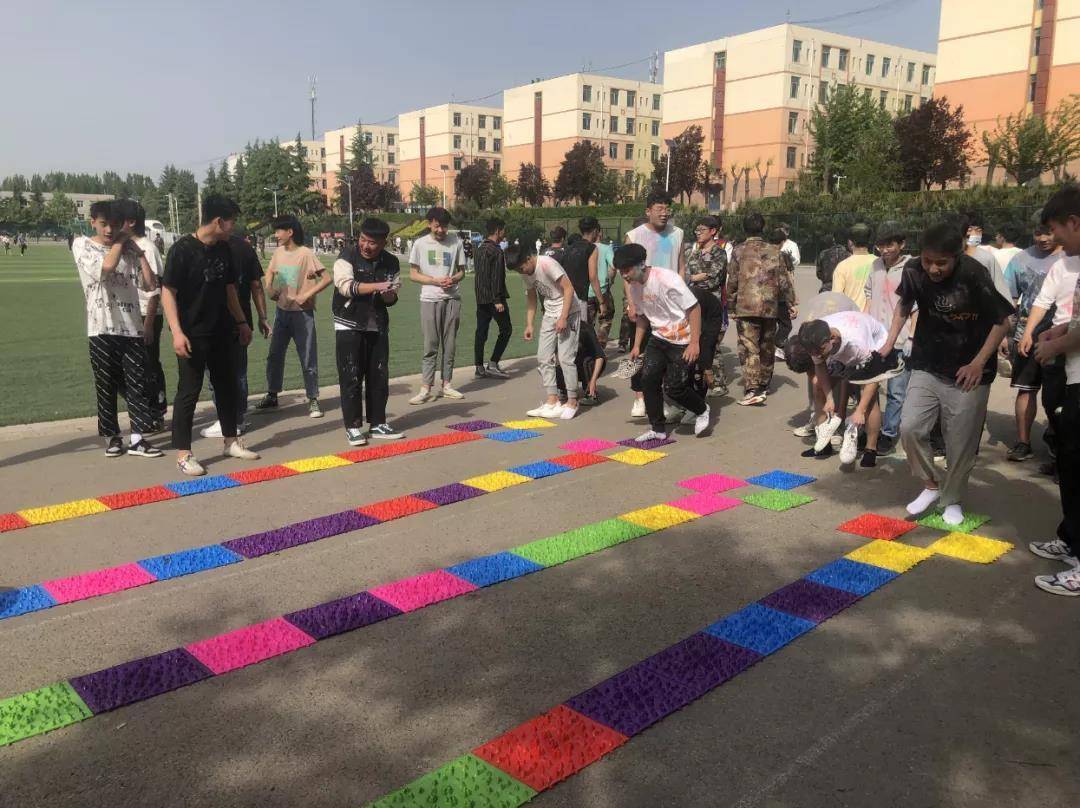 西安鐵道技師學院彩虹跑給你點顏色看看