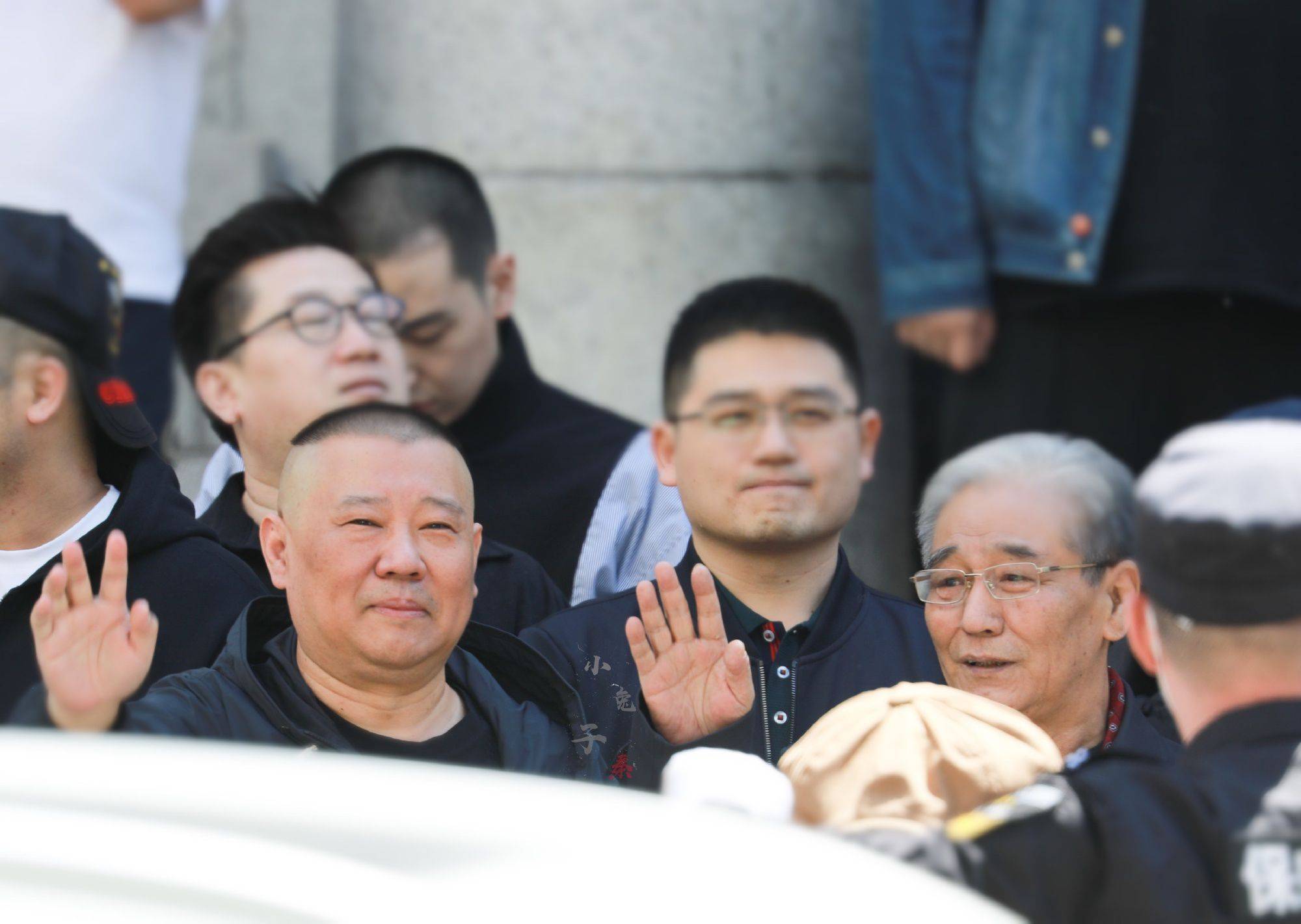 而杨少华杨议缺席51当天的天津德云社开张,也被一些网友认为是受到了