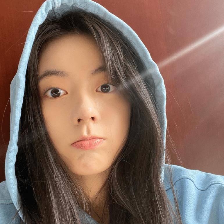 原创赵今麦重返大学不化妆的脸蛋好清纯这素颜是真实存在的吗