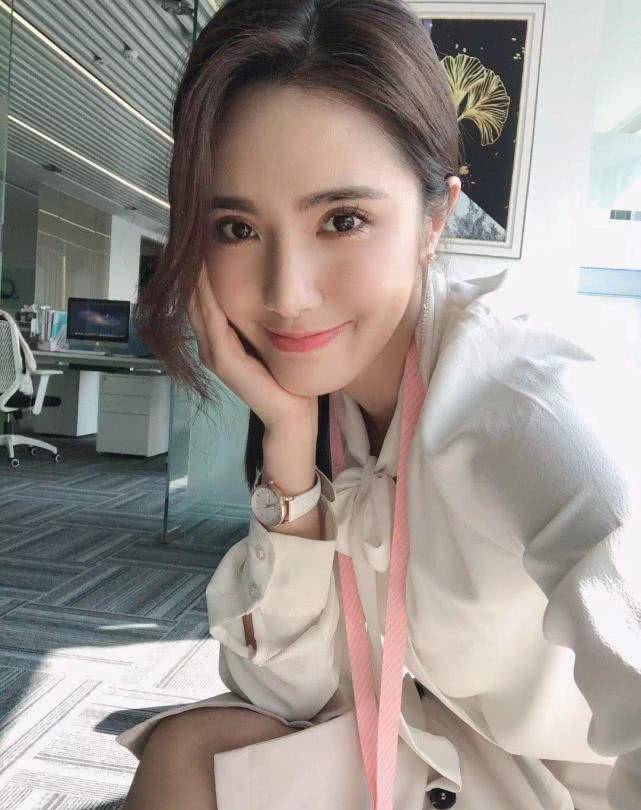 原创黄宗泽被港媒曝劈腿两年,早有内地女友张沙沙又恋港星陈嘉桓