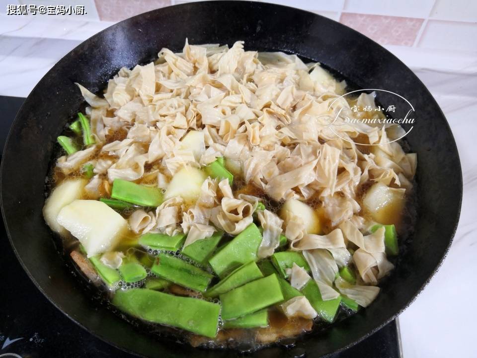 原创
春天干燥多吃这道菜,有肉有菜还有汤,一道菜吃全家,不上火营养多