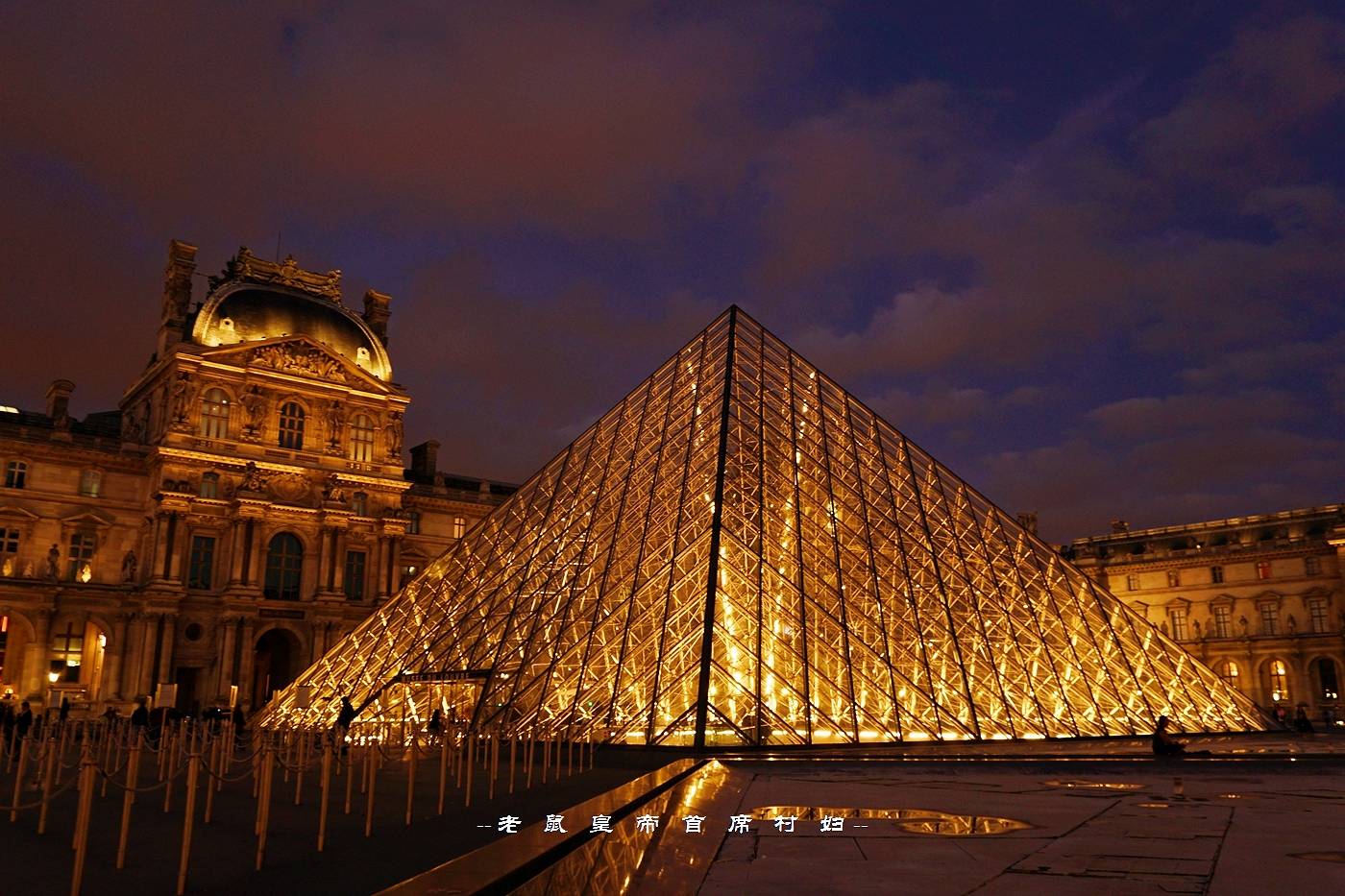 原创发明高跟鞋和香水还买出一个卢浮宫这个男人太厉害了