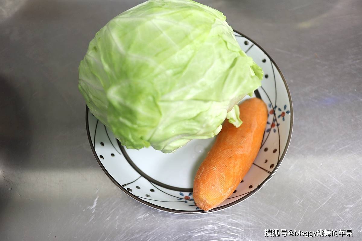 原创
高考营养晚餐巧搭配,3菜1汤,“牛气冲天”真下饭
---【牛气冲天——洋葱炒牛肉】------【青红椒炒白玉菇】------【圆白菜粉条】------【鲜美鸡汤】---