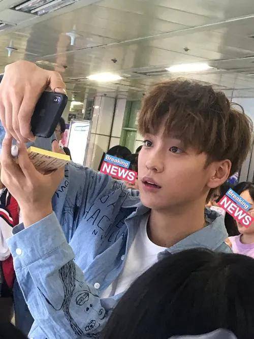 星立方跳水潘辰为星跳水立方拼了双腿淤青惹网友心疼(图)