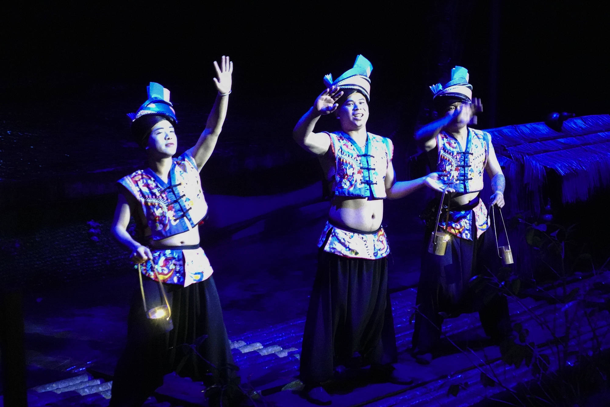 广西小县城竟然建了一座鸟巢,不比北京鸟巢逊色,还是吉尼斯之最_表演