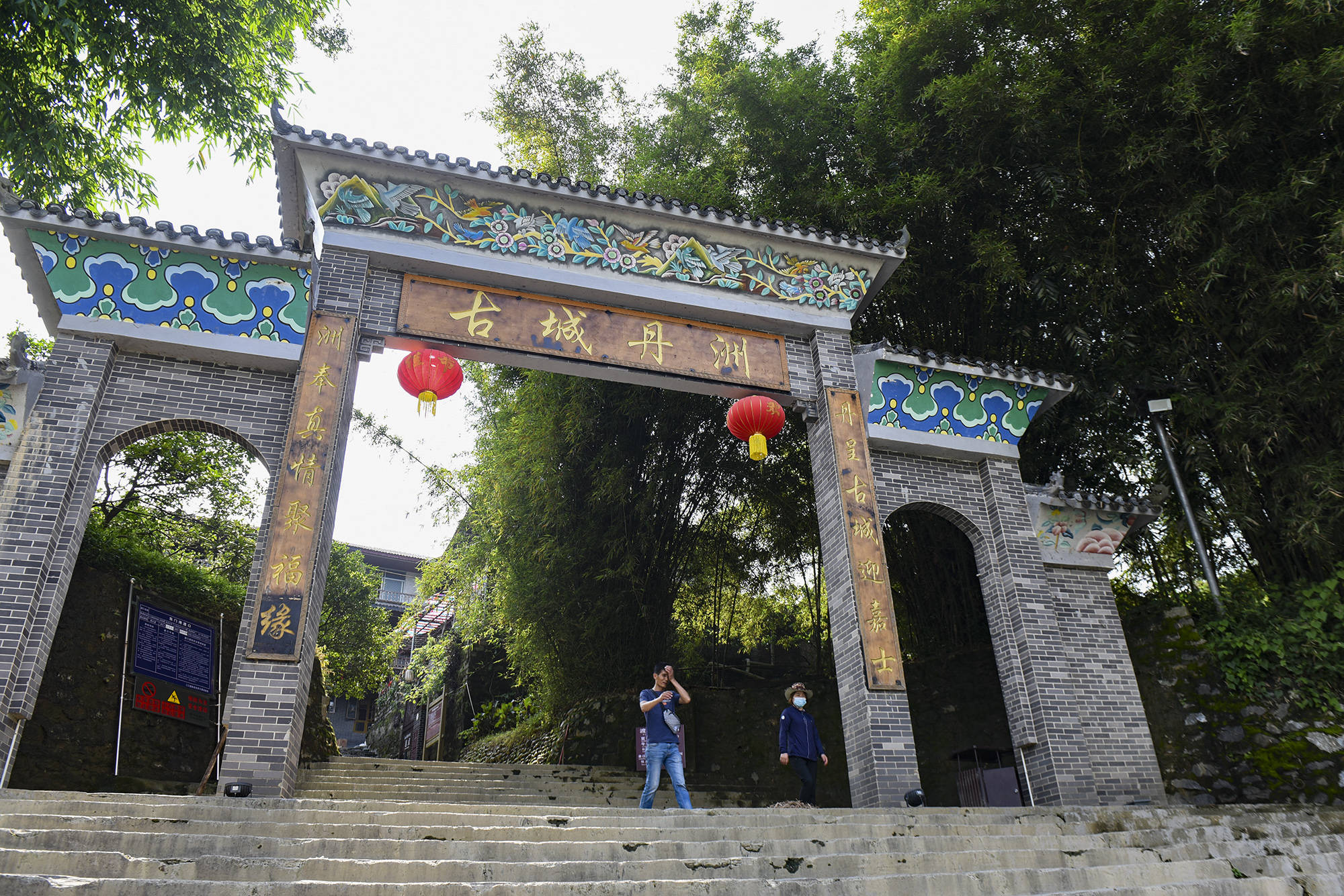 中国唯一的水上古城,村民出行宁可摆渡却拒绝建桥,这是为什么?_丹州镇