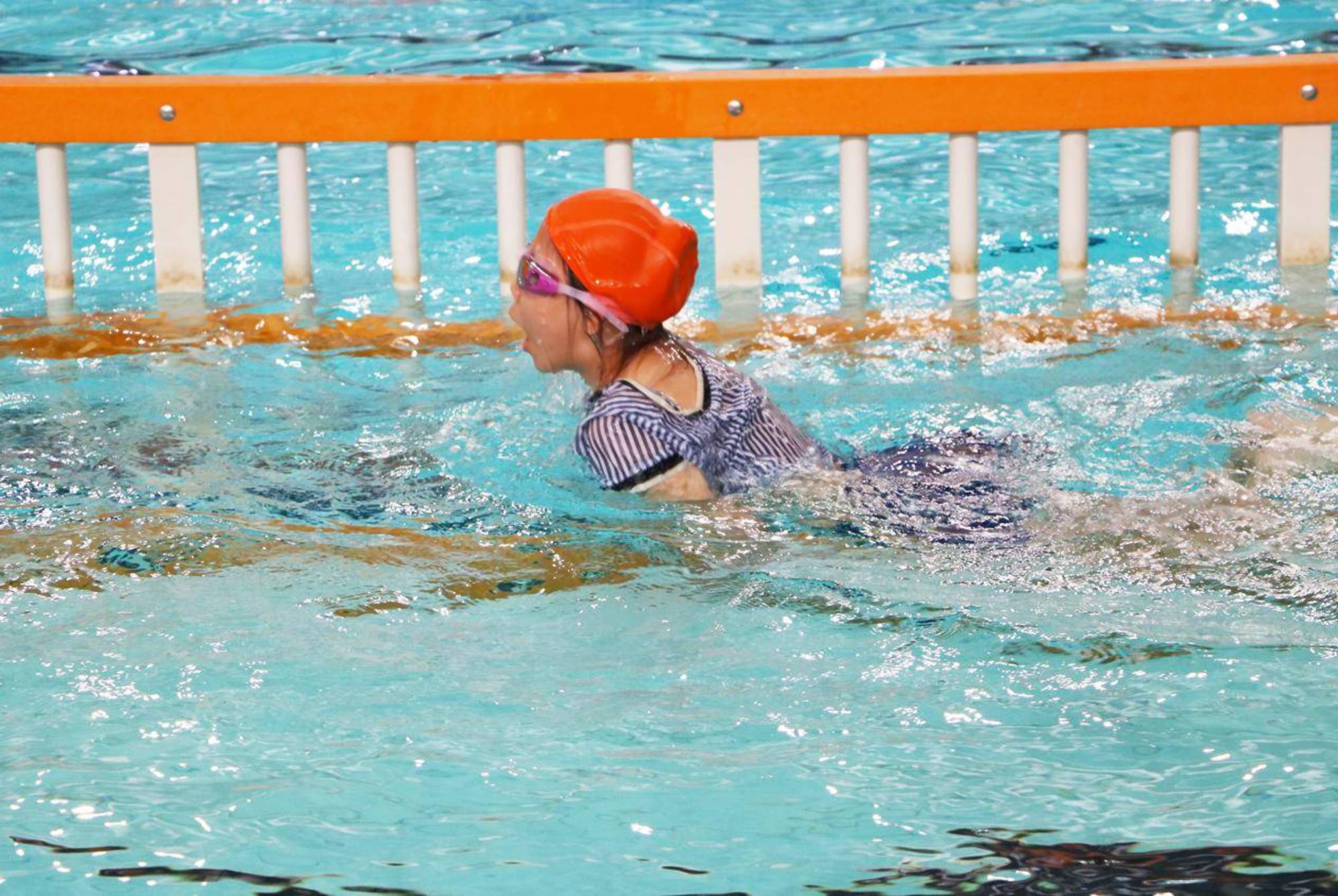 中考迎来"新挑战"?游泳或将纳入必考科目,家长的钱该咋"挤"