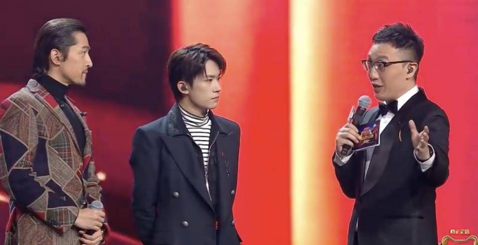 原创易烊千玺和胡歌双11晚会同台,交流新作品,勾起两代人青春回忆