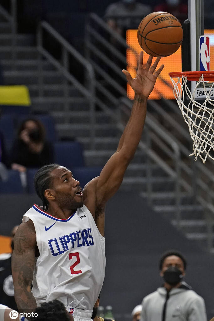 伦纳德三节打卡轻取20分 单臂暴扣演绎暴力美学