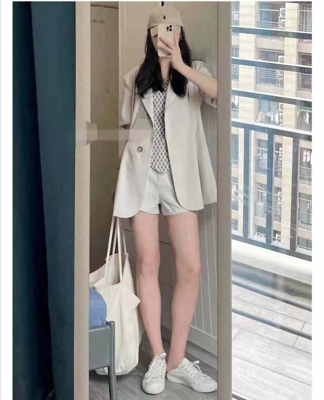 怎么样搭衣服好看女_短发穿搭衣服好看图片