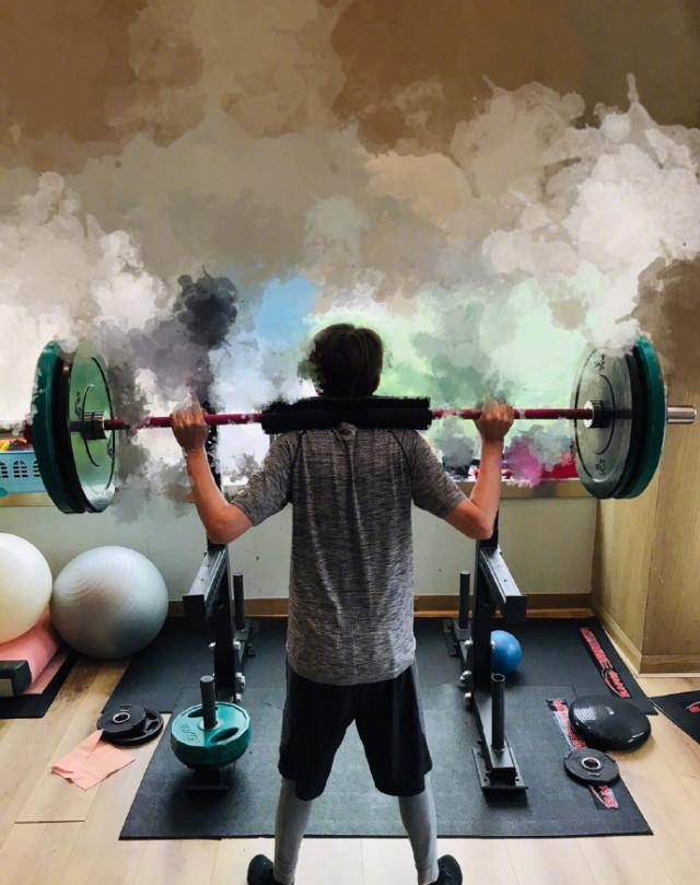 林志炫生病暴瘦后晒照举铁健身筷子腿太抢镜直言要增肥