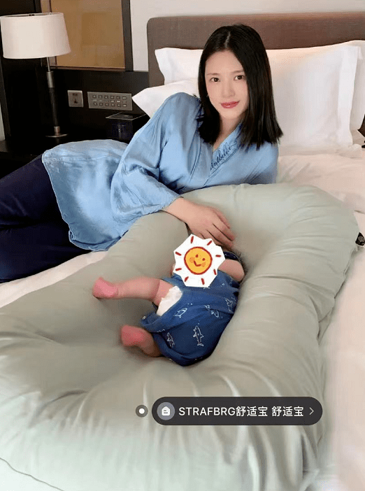 晒老婆穿内衣贴吧_美女只穿内衣