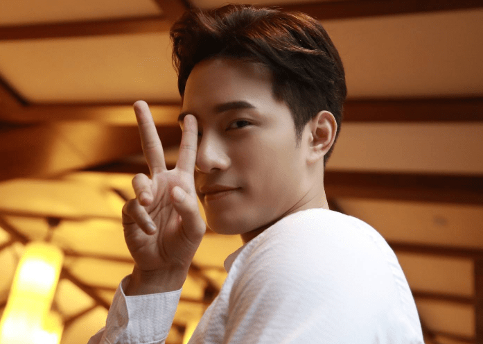 拥有一半泰国血统,奉子成婚后爆红,却在女儿2岁时出家了_徐志贤