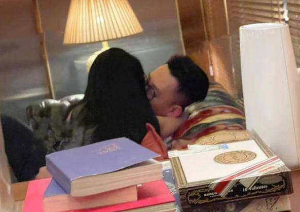 香港名媛陈可欣出轨闺蜜男友爱老公的颜也爱他人的钱