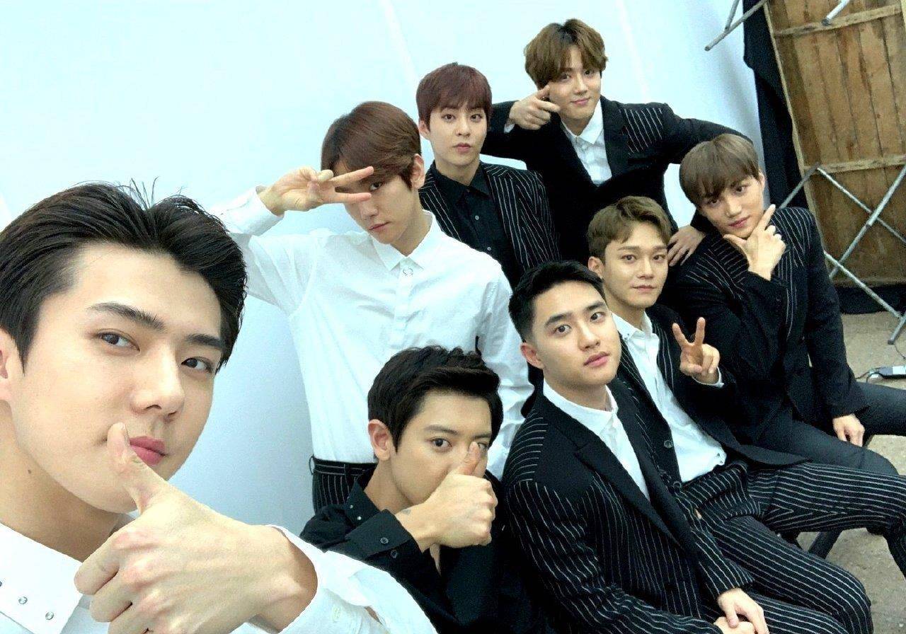 事实上在三月末,边伯贤就在自己的直播节目上向大家宣布,在2021年exo