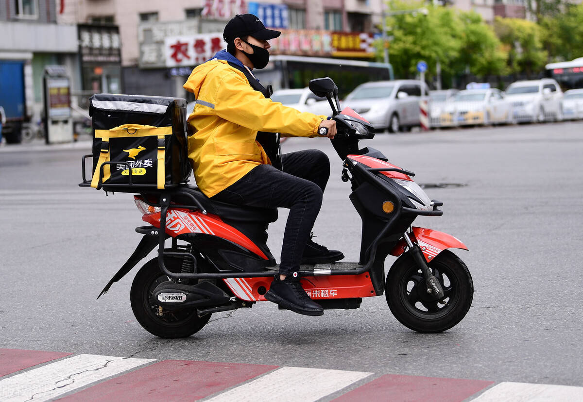 外卖小哥选电动车该怎么选新国标车和电摩哪个更合适