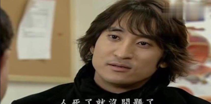 而我国观众最熟悉的,应该还是他在《天国的阶梯》中扮演的"韩泰华"一