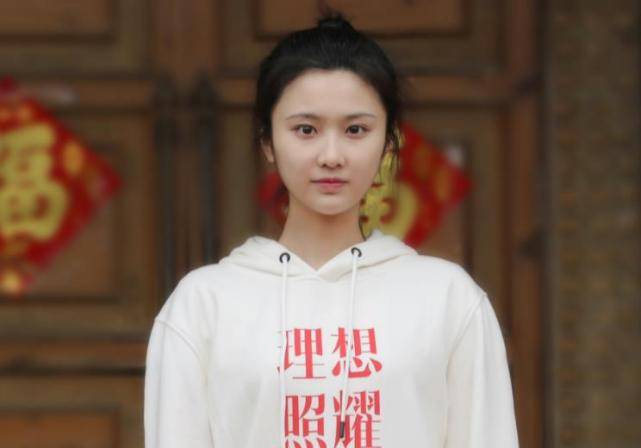 《理想照耀中国》:冯绍峰扮律师一脸正气,谋女郎张慧雯一秒入戏