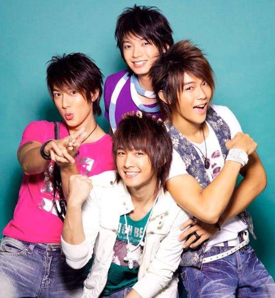 迪士尼路遇,"不老男神"吴尊,亲切与路人挥手示意.