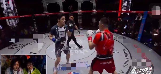 药水哥和向佐上演真人格斗被对方打到爬不起来10分钟结束比赛