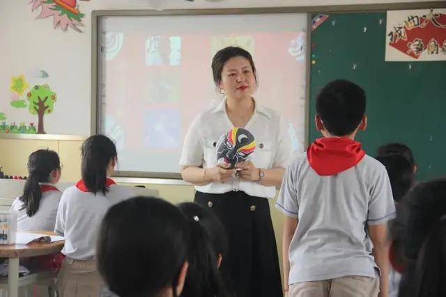 什么是基础教育教师 ce1e351c95074223854c5256e78feec0.jpeg