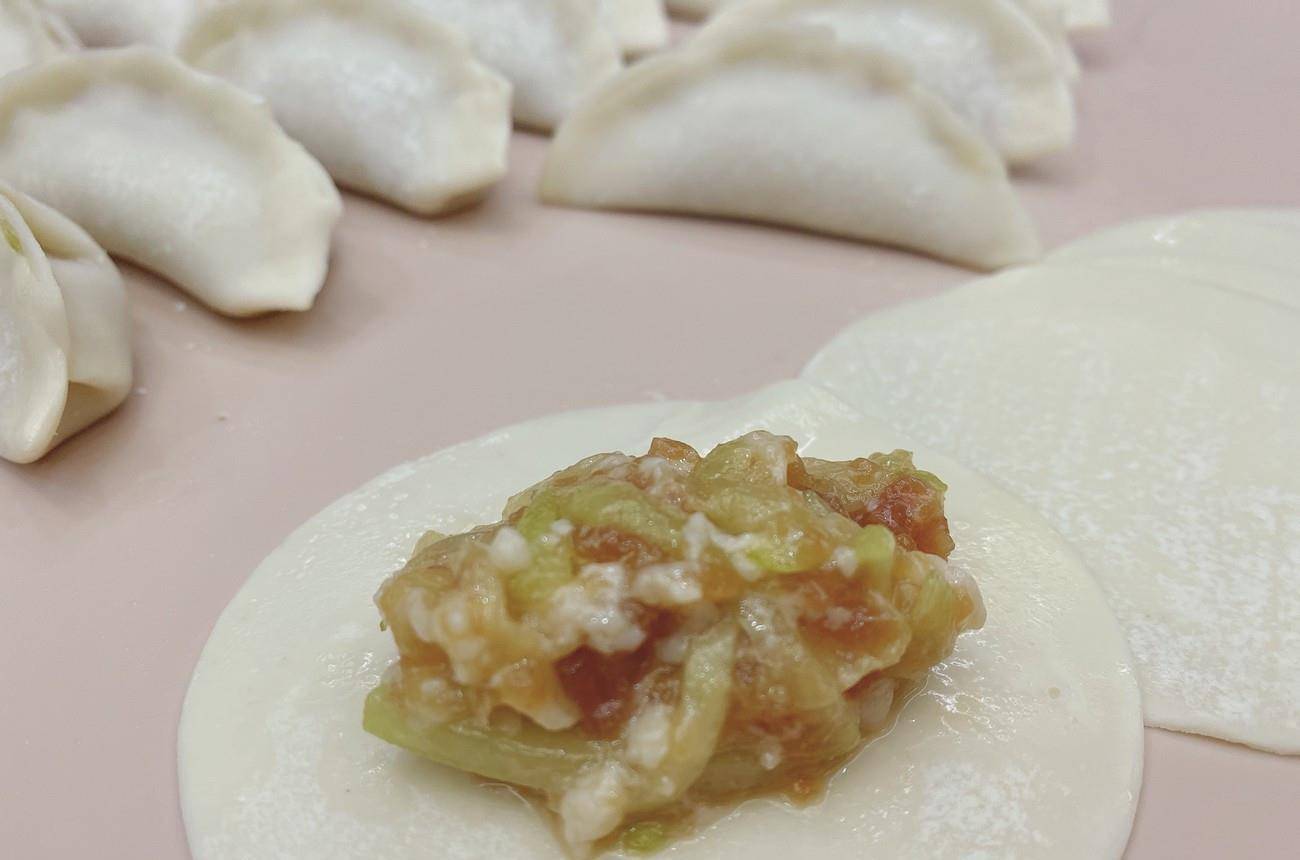 用此瓜调饺子馅,很多人还没试过,味道清香可口,孩子连吃三大盘_佛手瓜