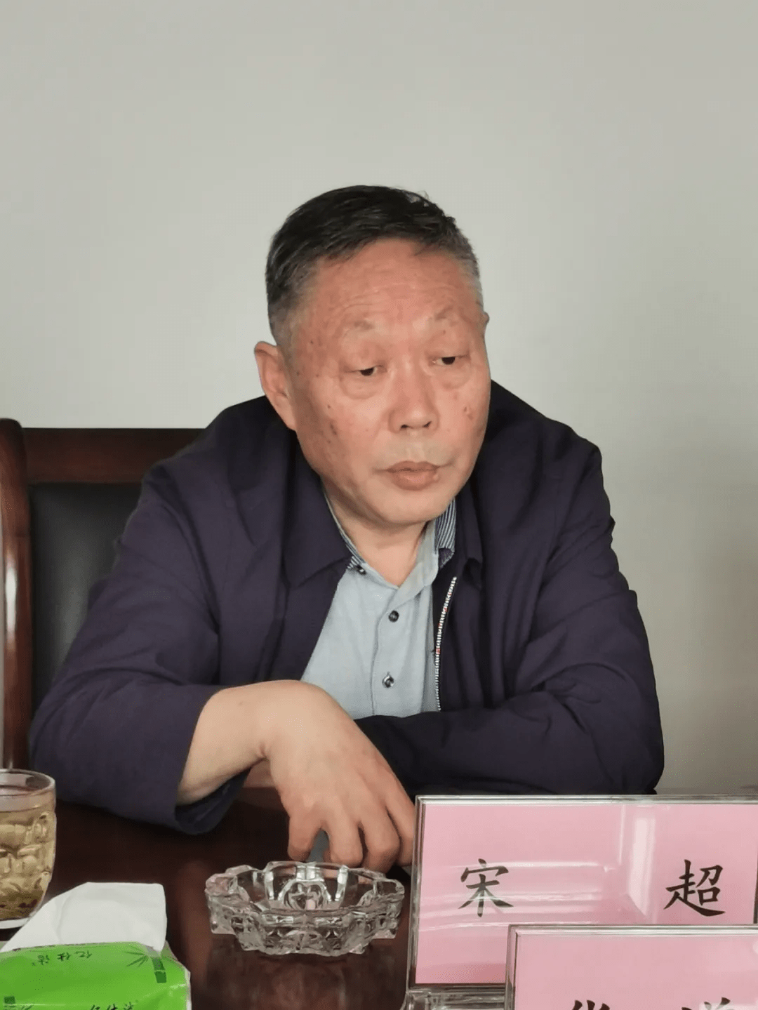 宋超局长一行听取了卧龙区医疗保障局整体工作开展情况汇报,并重点对