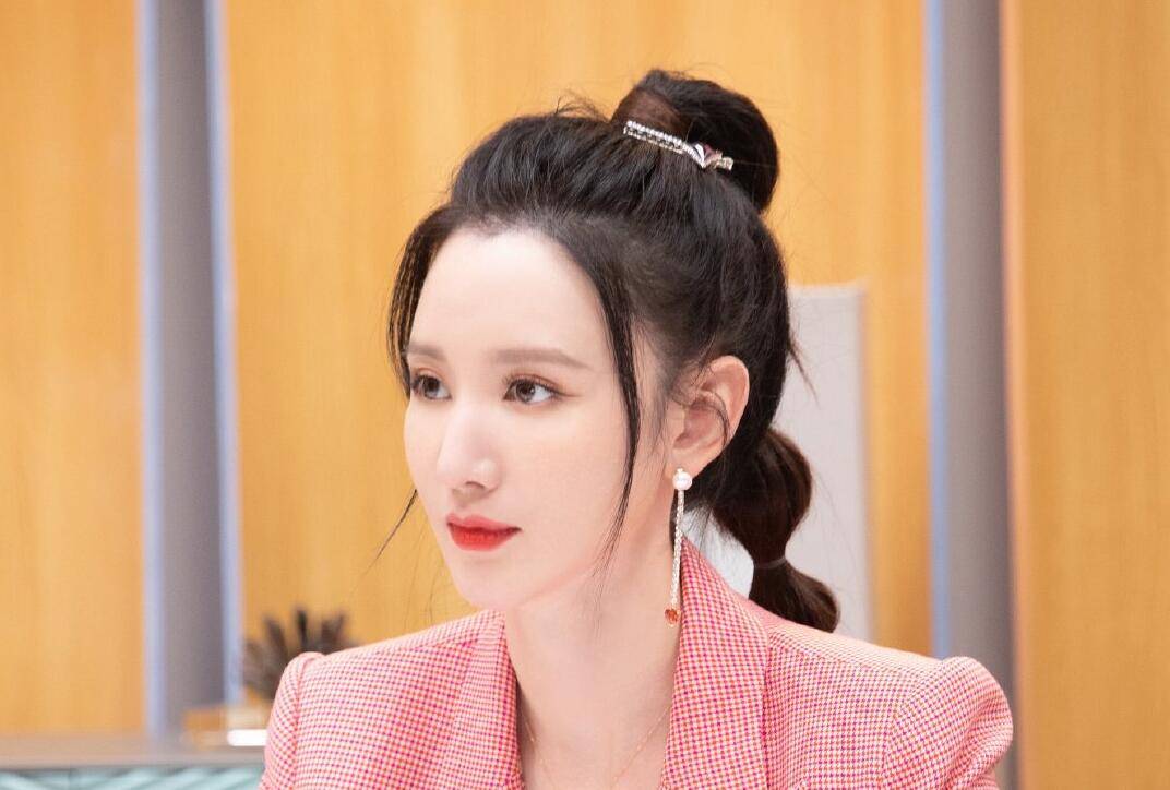 张萌用上帝视角点评令人尴尬,张翰霸气回怼,董明珠解围一语中的_王玥