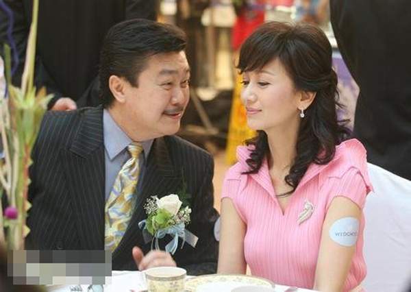 赵雅芝写真美图,真的是美啊!她与老公出去都是手牵手,十分亲密_黄元申