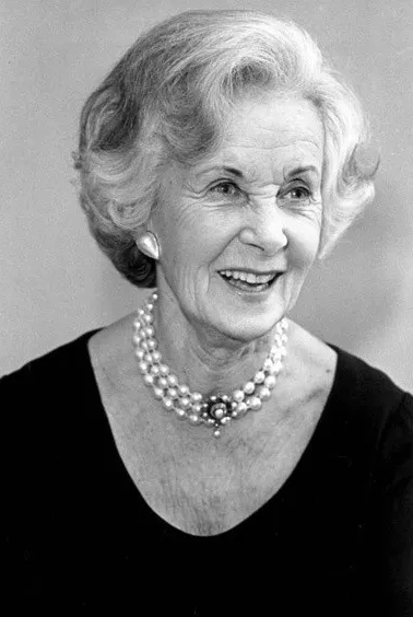 61岁时才嫁入皇室的瑞典王妃,情路坎坷,却有童话般的结局_莉莉安