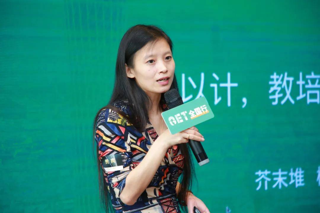 梅初九认为,中国现在的教育服务行业最缺两种产品,第一种是针对多数中