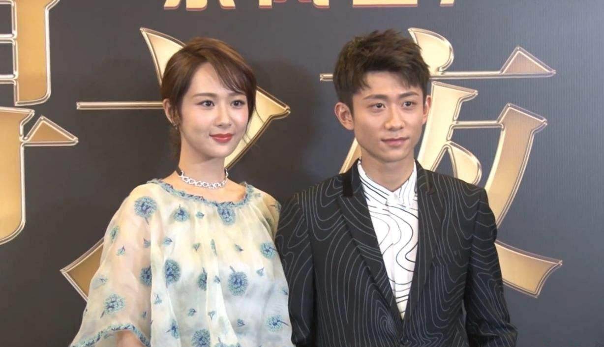 张艺兴杨紫两人甜蜜互动小猴子恋情深扒曾被拍车内热吻