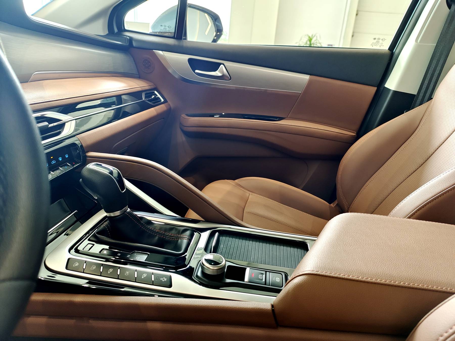 造型浮夸海马7x实拍内饰氛围出色全系6at变速箱