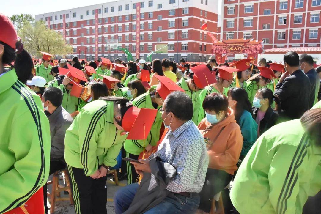 张北德智中学高中学校隆重举行首届高二成人礼暨518青年立志节