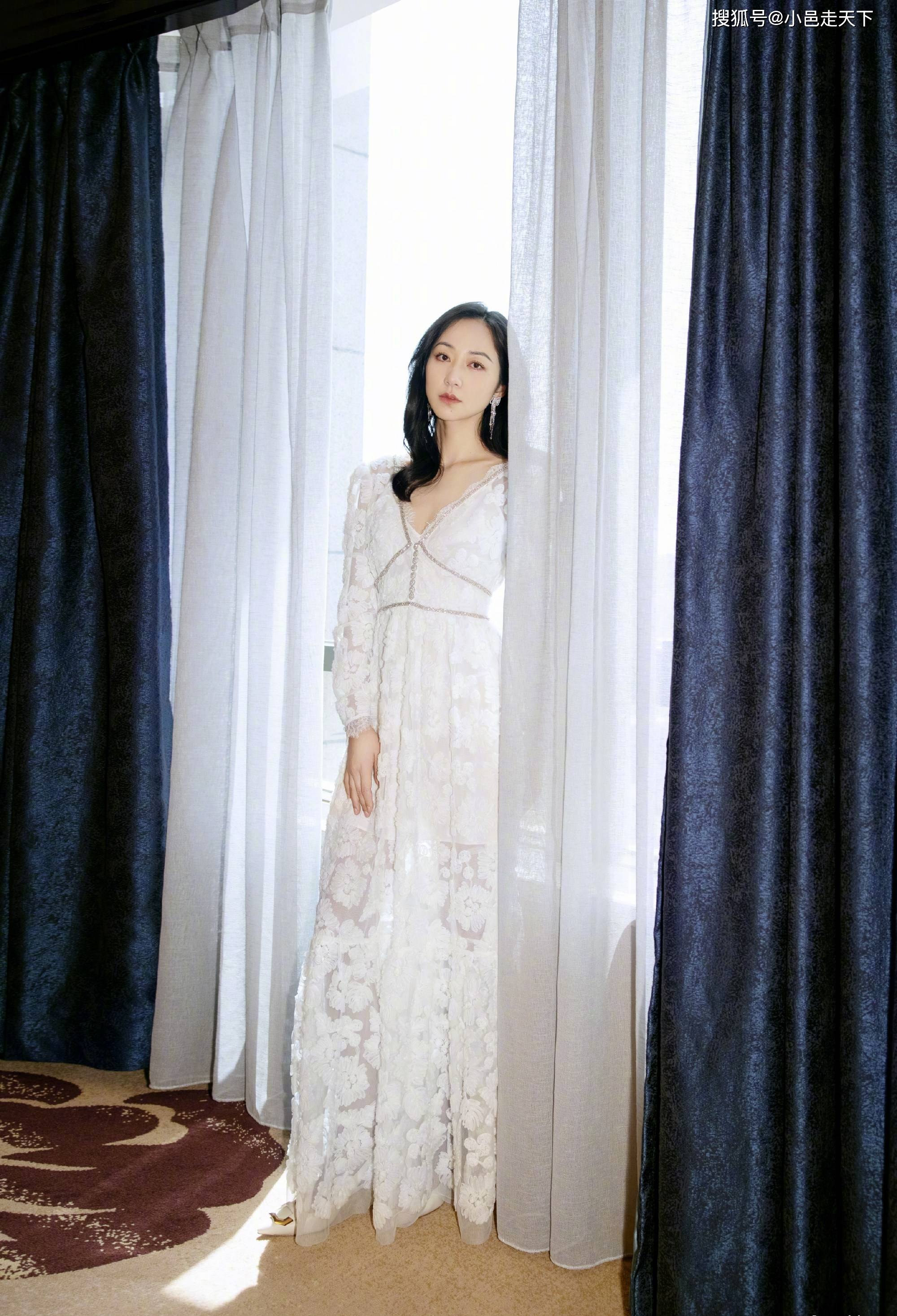 韩雪白色长裙优雅写真