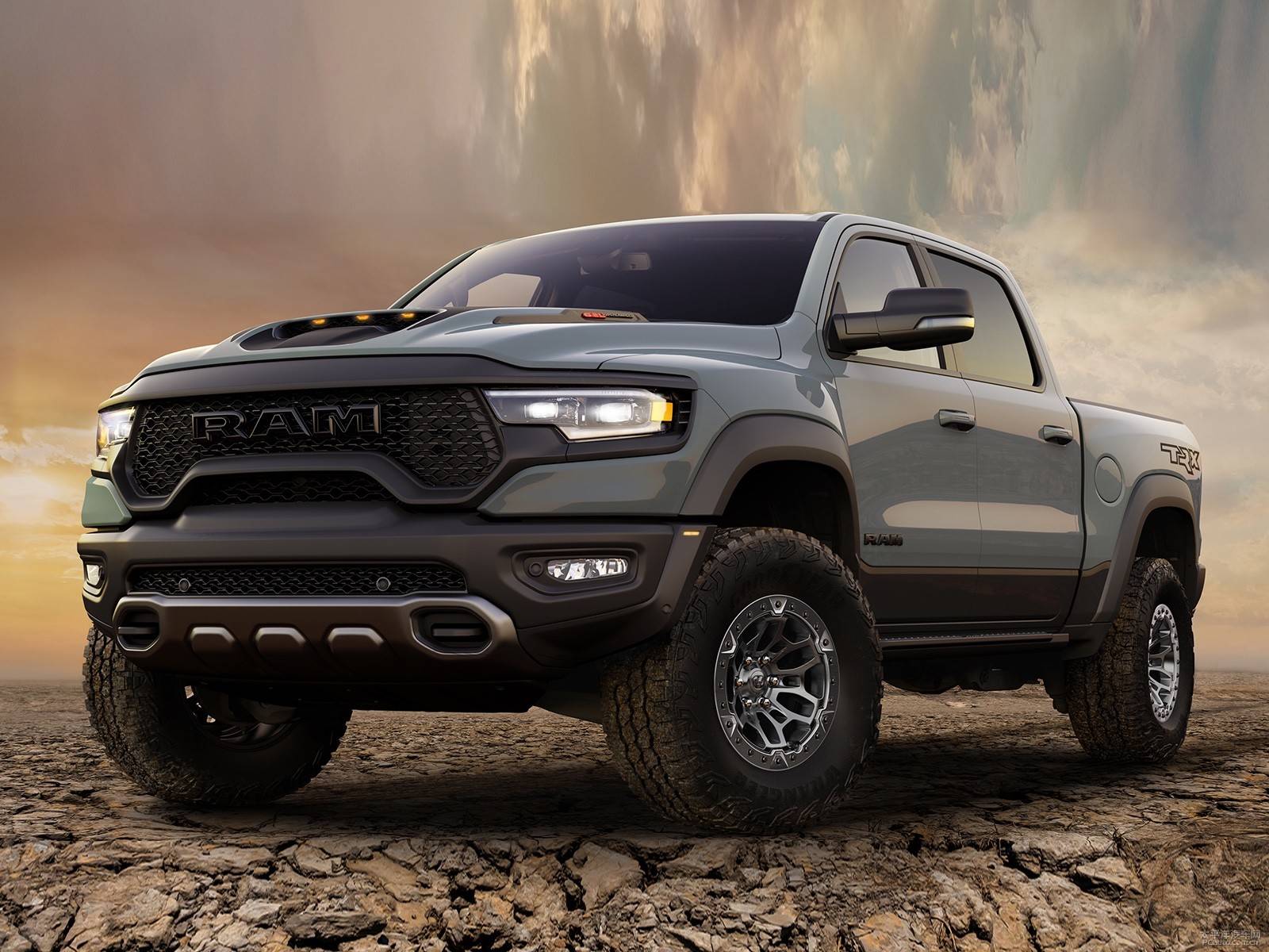 道奇trx霸王龙低度伪装路试照曝光预计9月份正式亮相