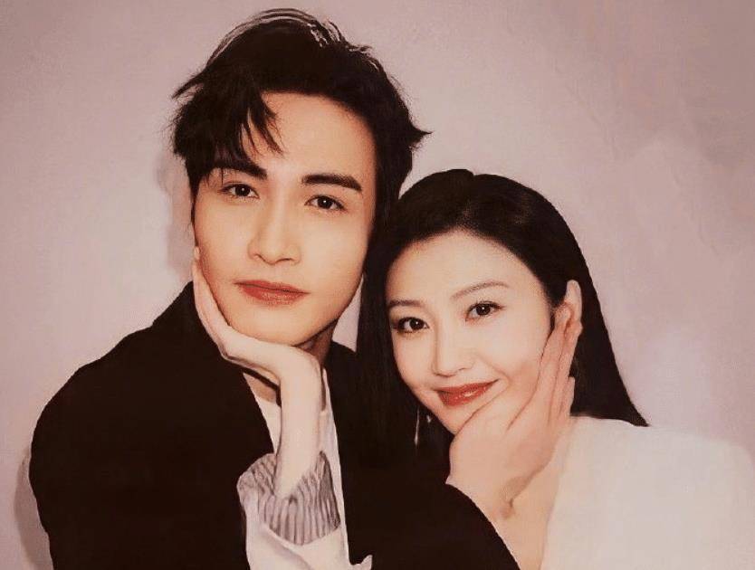 张彬彬分享与景甜合照放肆藤爱嗑到了内娱唯一被祝福的cp